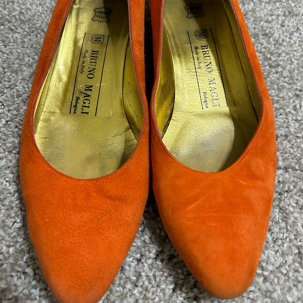 Vintage size 6 Bruno Magli orange suade shoes
